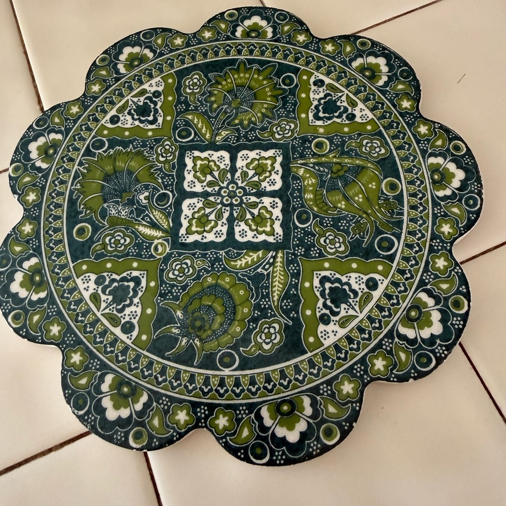 Traditional is iznik Turkish ceramic Scalloped Decorative Trivet